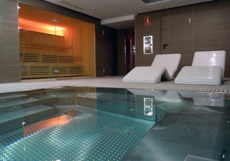 Swimming Pools in large Hotel Resorts